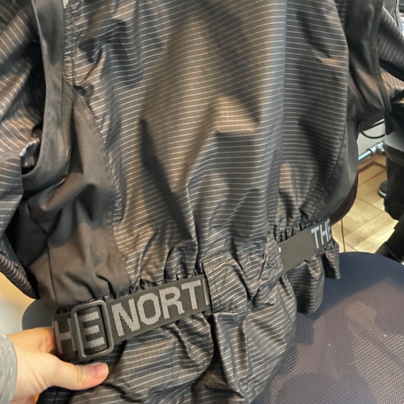 North Face ski jacket - Picture 3 of 7